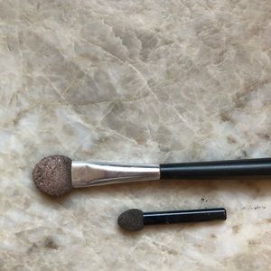The Body Shop Makeup - IN SEARCH OF large tip sponge eye shadow brush The Body Shop Makeup - IN SEARCH OF large tip sponge eye shadow brush